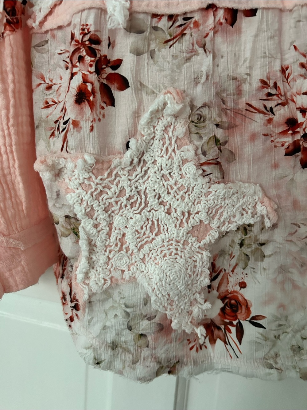 POL Light Pink Floral Patchwork Button-Down Shirt - Picture 4 of 5